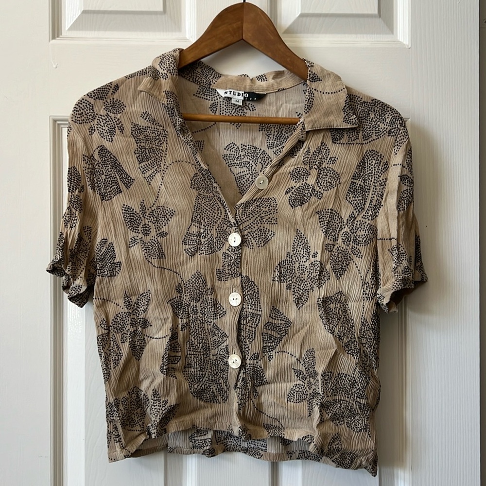 Tan Stretchy Cropped Button-Up Blouse